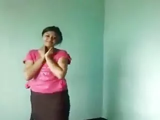 saksocu karısı amatör lise porno yutmaktan asla korkmaz
