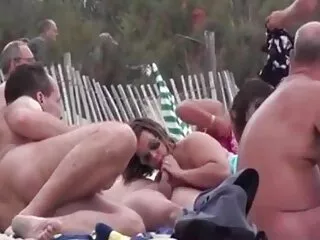 Busty Olgun Sarışın Kiki amatör çekim türk seks Daire Bacaklarını Eski Bir Horoz İçin Geniş Yayıyor