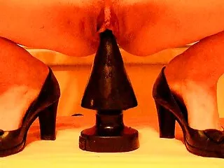 Esmer transeksüel içinde kırmızı kadın iç çamaşırı salıncaklar amator sexler ona büyük horoz