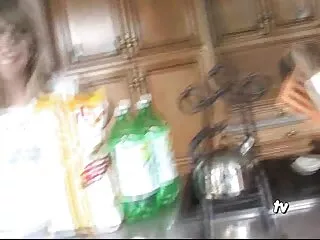 Büyük ğöğüslü kaslı milf (orta yaşlı kadin) sikikleri kedi ve eşek ile dildos üniversiteli amatör porno