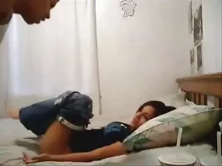 Kabarcık popo Karissa Kane Creampie için stepbros arkadaşını sikikleri banyoda amatör porno